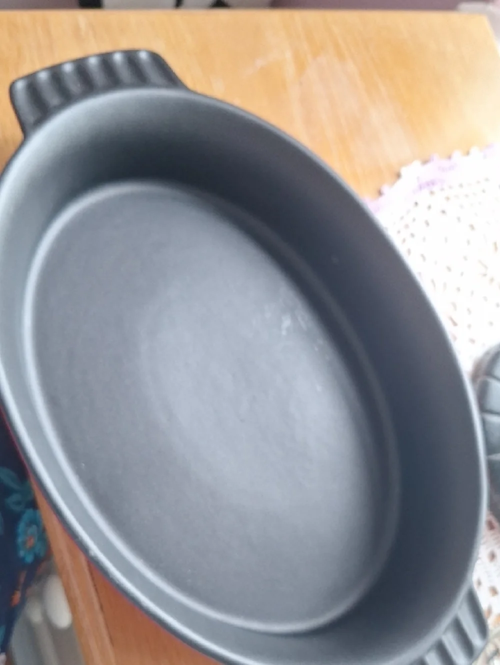 Red Oval Ceramic Bake Dish with Black Interior - Versatile Oven Bakeware